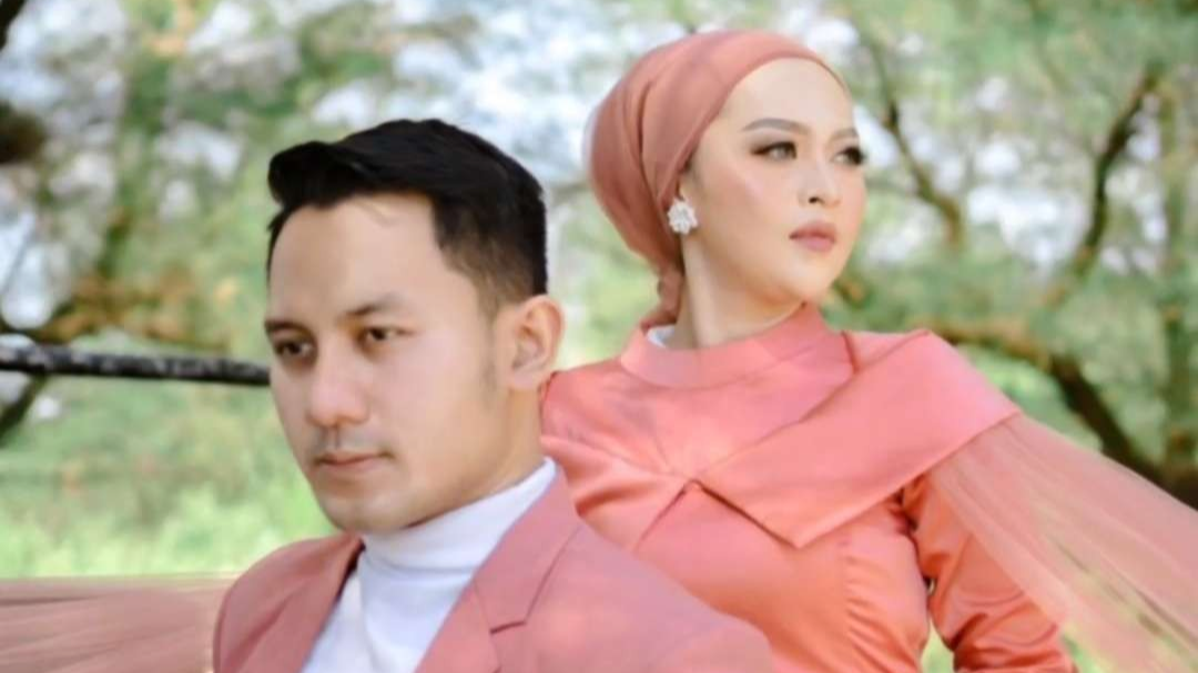 Pasangan Meylisa Zaara dan RK Atok mesra, sebelum chat mesra dengan pria kepergok istri. (Foto: Instagram)