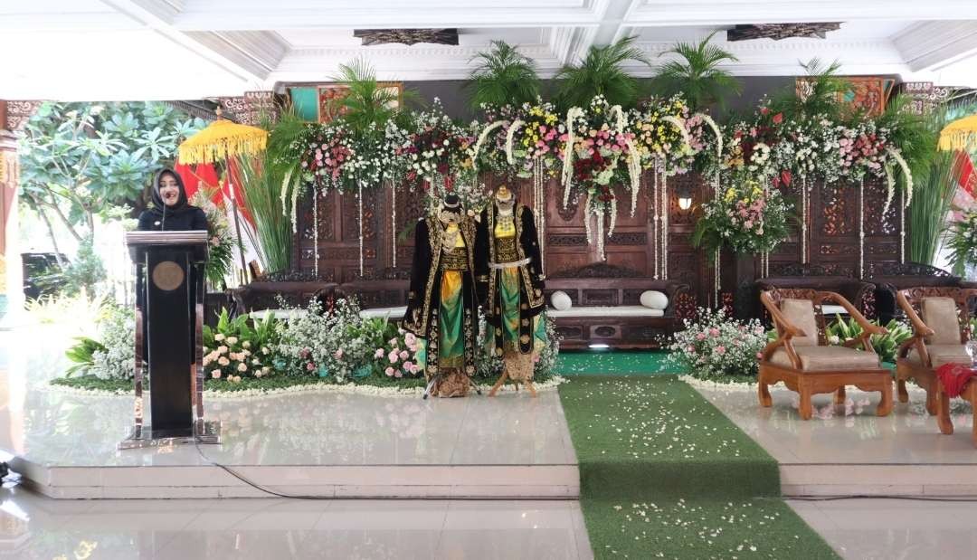 Pemkab mempertahankan tata busana pengantin Mojoputri khas Mojokerto. (Foto: Dokumen Kominfo)