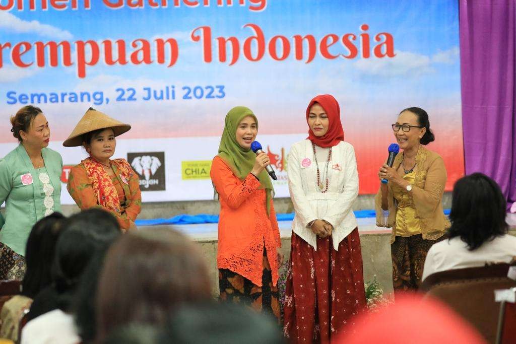 Siti Atikoh Suprianti, istri Gubernur Jawa Tengah Ganjar Pranowo, dalam acara Women Gathering bertajuk Aku Perempuan Indonesia di Gedung Juang ‘45, Jalan Pahlawan, Kota Semarang. (Foto: Ist)