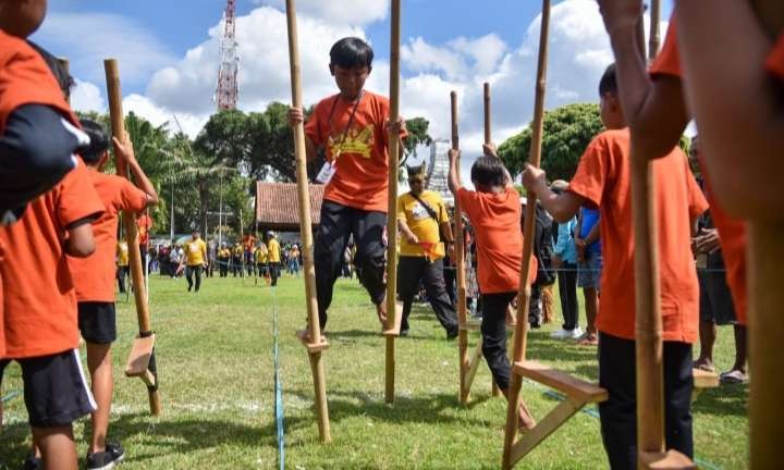 Permainan tradisional Egrang, semakin langka (Foto: BKHM )