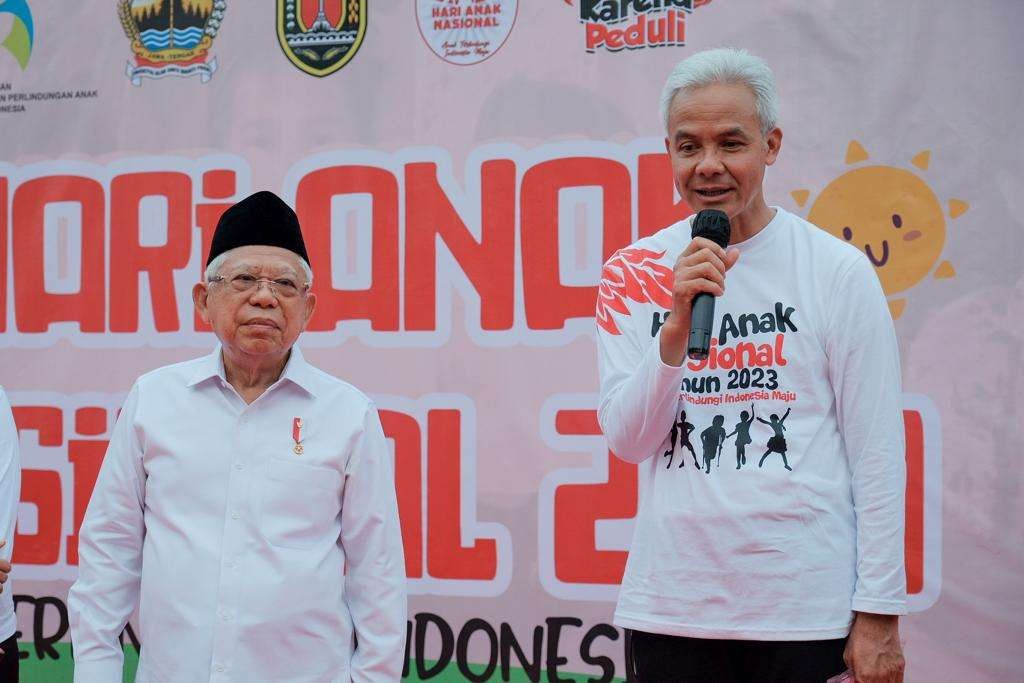 Gubernur Jawa Tengah, Ganjar Pranowo mendampingi Wakil Presiden Ma’ruf Amin pada acara puncak peringatan Hari Anak Nasional (HAN) ke-39 tahun 2023 di Semarang, Minggu 23 Juli 2023. (Foto: Humas Pemprov Jateng)