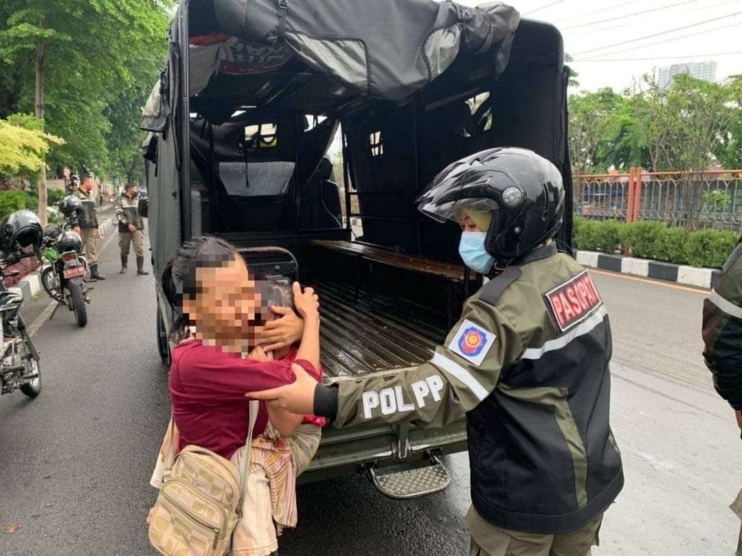 Ilustrasi gelandangan dan pengemis yang diamankan oleh Satpol PP Surabaya. (Foto: Humas Pemkot Surabaya)