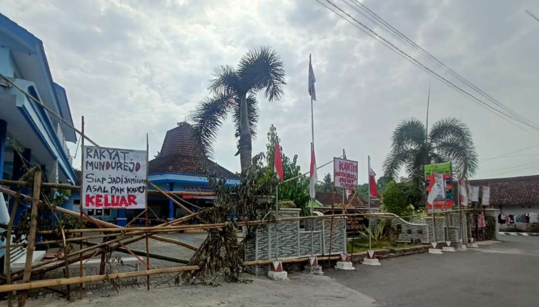 Kondisi Kantor Desa Mundurejo pasca disegel oleh massa pendukung Kades Mundurejo nonaktif (Foto: Istimewa)