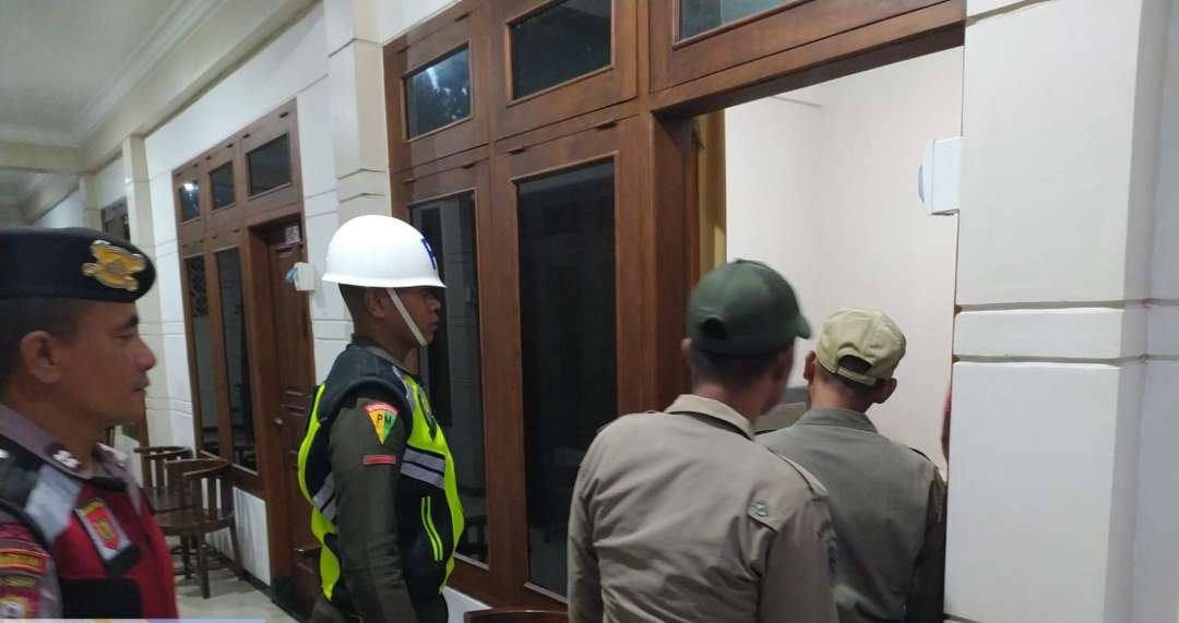 Petugas gabungan di Tuban kembali merazia hotel dan kos-kosan dengan sasaran pelaku tindakan asusila. (Foto: dok. Satpol PP Tuban)