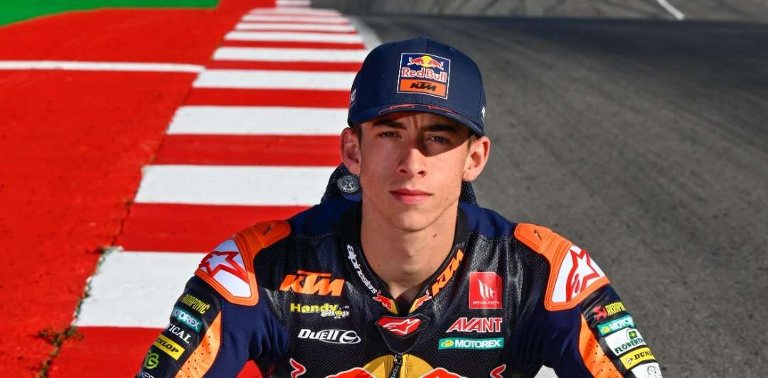 Pembalap Moto2 Pedro Acosta tampaknya mendapatkan prioritas ketimbang Marc Marquez. (Foto: Twitter/@RedBull_KTM_Ajo)