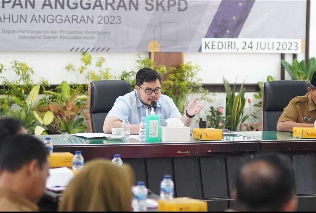 Bupati Kediri Hanindhito Himawan Pramana meminta tiap Organisasi Perangkat Daerah (OPD) terus melakukan update secara berkala. (Foto: Istimewa)