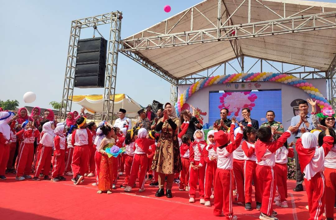 Puncak peringatan Hari Anak Nasional 2023 di Kota Mojokerto.(Foto Deni Lukmantara/Ngopibareng.id)