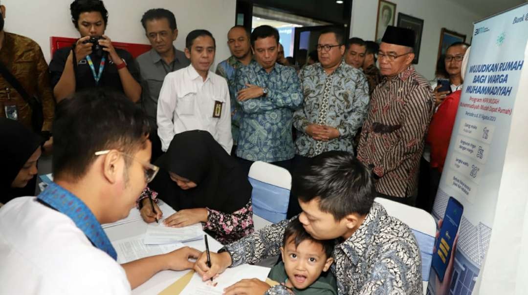 Menko PMK Muhadjir Effendy menyaksikan penandatanganan kerja sama MUBP PP Muhammadiyah dengan BTN dan BP Tapera di Jakarta, Selasa 25 Juli 2023. (Foto: ANO/Ngopibareng.id)