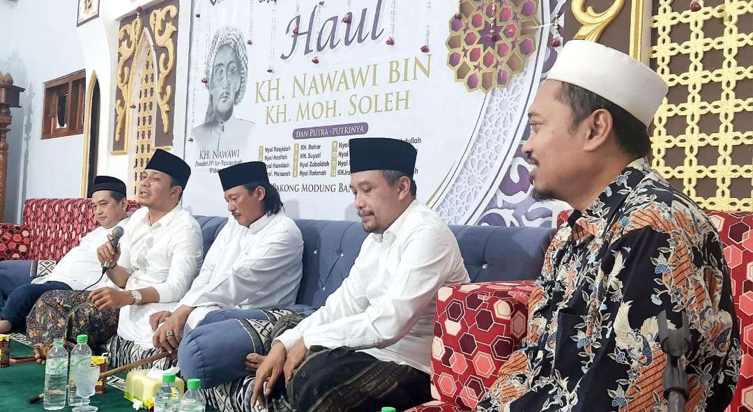 Gus Kautsar (pegang mikrofon), bersama KH Makki Nasir, Gus Fahim dan Ust Ma'ruf Khozin. (Foto: maruf khozin)