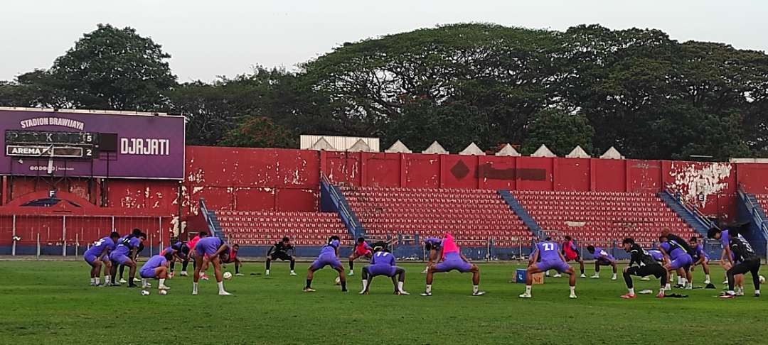 Jelang melawan tim kuat Persib Bandung, skuad Persik Kediri terus berlatih keras. (Foto: Fendi Lesmana/Ngopibareng.id)