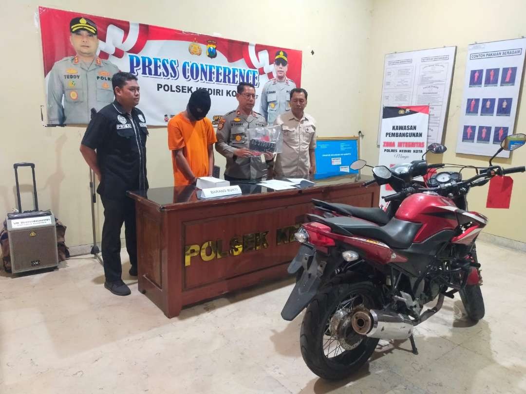 Unit Reskrim Polsek Kota berhasil meringkus dua remaja pelaku curanmor yang satu diantaranya diketahui berstatus masih dibawah umur. (Foto: Istimewa)