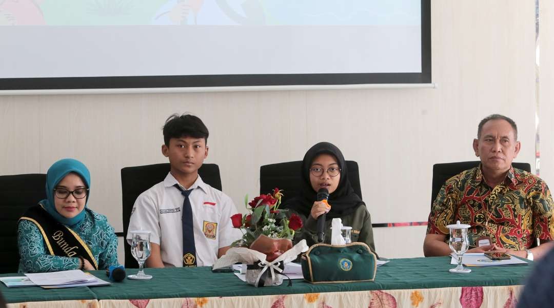 Bunda Paud, Rini Indriyani bersama Forum Anak Surabaya, dan Kadispendik Surabaya gelar konferensi pers Hari Anak Nasional (HAN). (Foto: Pita Sari/Ngopibareng.id)