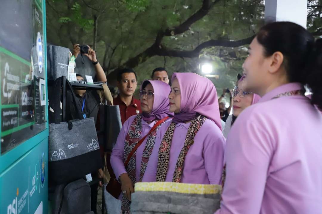 Reserve Vending Machine (RVM) atau dikenal dengan ATM Sampah ini menyediakan fitur penukaran botol plastik menjadi poin melalui aplikasi Plasticpay (Foto: dok.kkp)