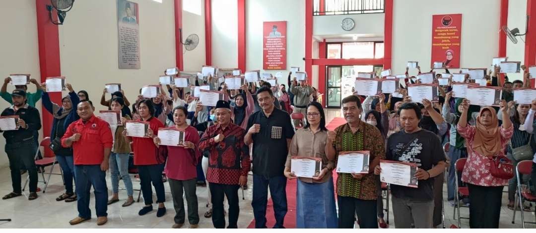 Kegiatan sosialisasi Pencairan Beasiswa Program Indonesia Pintar jalur aspirasi tahun 2023 oleh Guruh Sukarno Putra anggota DPR RI Komisi X. (Foto: Fendi Lesmana/Ngopibareng.id)