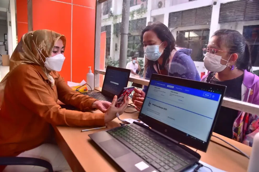 Proses penerimaan peserta didik baru di Kota Surabaya. (Foto: Fariz Yarbo/Ngopibareng.id)