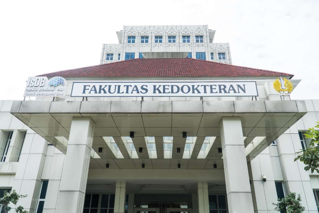 Gedung Fakultas Kedokteran Unesa yang sudah membuka pendafaran. (Foto: Dok Unesa)