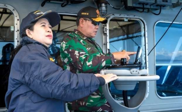 Ketua DPR Puan Magarani bersama Pangluma TNi Laksamana  Yudo Margono, saksikan Latgab di Banyuwangi  ( foto: Pemberitaan DPR)