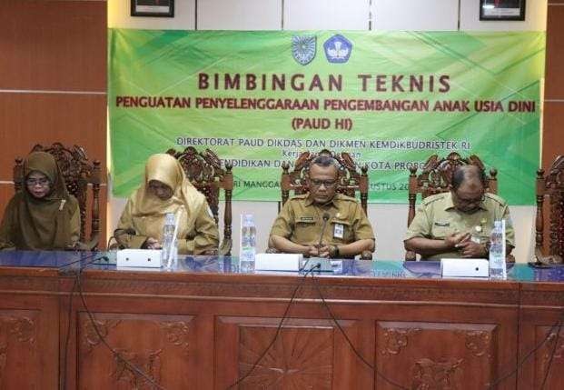 Dispendikbud Kota Probolinggo menggelar bimtek terkait PAUD-Holistik Integratif. (Foto: Dispendikbud)