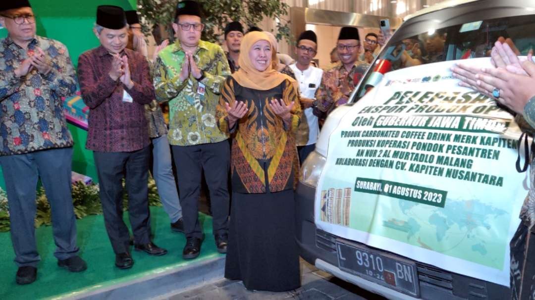 Gubernur Jatim, Khofifah Indar Parawansa, usai melaunching pelepasan ekspor di Dyandra Convention, Surabaya, Selasa 1 Agustus 2023. (Foto: Fariz Yarbo/Ngopibareng.id)