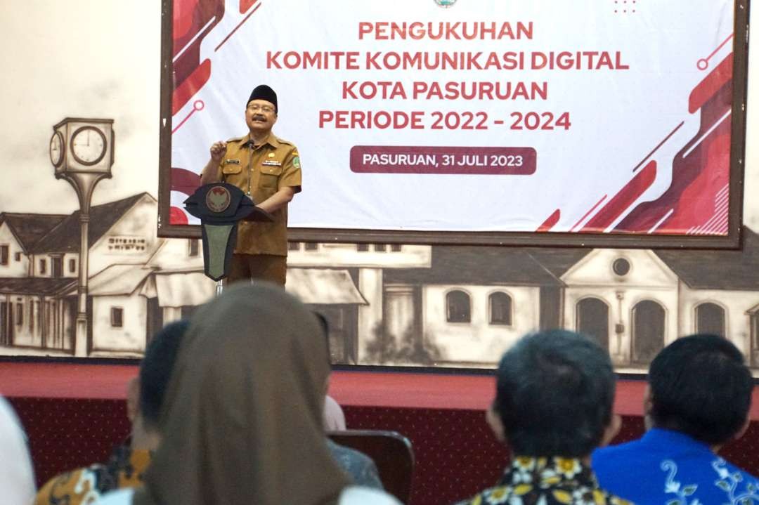 Walikota Pasuruan Saifullah Yusuf (Gus Ipul) mengukuhkan kepengurusan Komite Komunikasi Digital (KKD) Kota Pasuruan periode tahun 2022-2024 di Gedung Gradika Bhakti Praja, Senin 31 Juli 2023. (Foto: Pemkot Pasuruan)