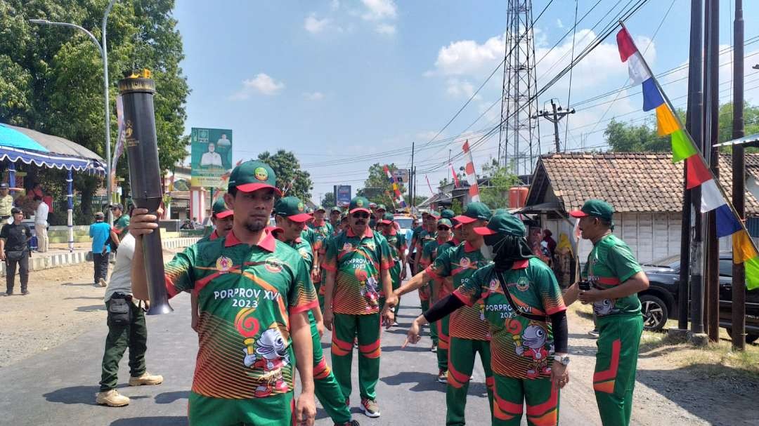 Kirab api Porprov Jateng XIV diterima kontingen Kabupaten Blora. (Foto: KONI Jateng)