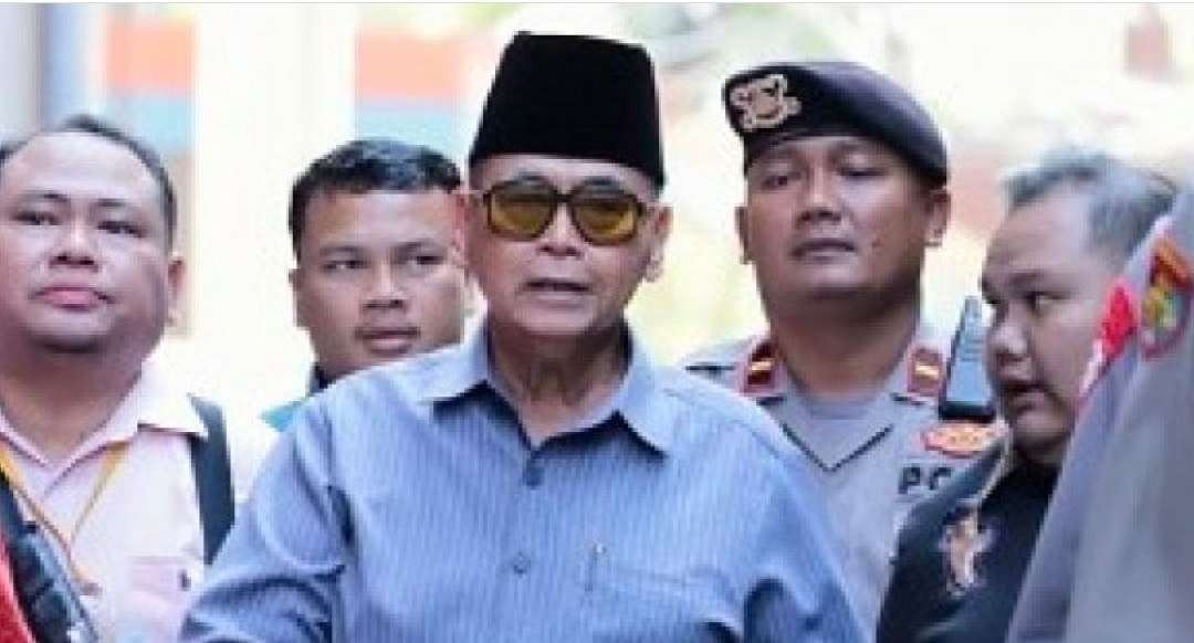 Pimpinan Pondok Pesantren Al Zaytun, Panji Gumilang resmi ditetapkan sebagai tersangka penistaan agama dan dugaan pencucian uang. (Foto: Istimewa)