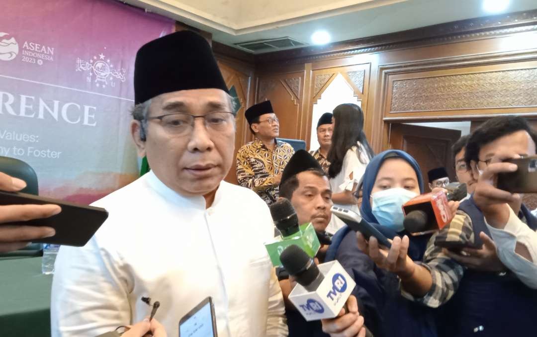 Ketua Umum PBNU KH Yahya Cholil Staquf mengatakan, NU siap menampung santri Ponpes Al Zaytun. (Foto: Asmanu Sudharso/ngopibareng.id)