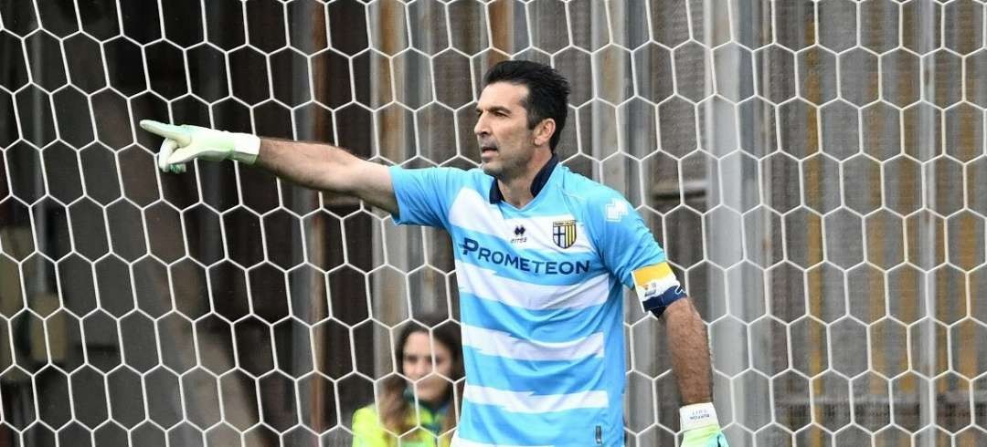 Gianluigi Buffon resmi pensiun dari sepak bola profesional yang digelutinya selama 28 tahun. (Foto: Twitter/@gianluigibuffon)