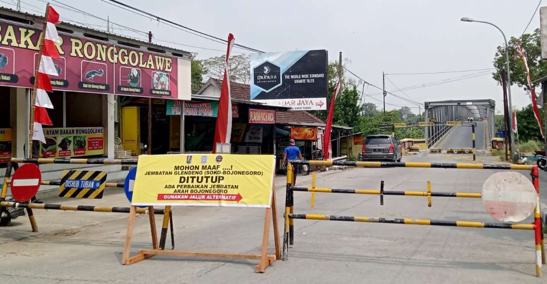 Jembatan Glendeng penghubung Tuban-Bojonegoro ditutup total (Foto: Khoirul Huda/Ngopibareng.id)