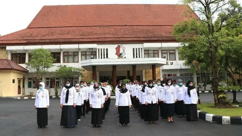 Aparatur Sipil Negara (ASN) saat mengikuti upacara di Lapangan Pemkab Bojonegoro.Foto: dok. humas Pemkab Bojonegoro/Ngopibareng.id)