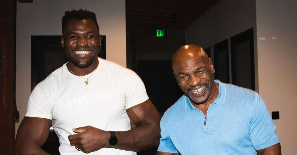 Francis Ngannou akan dilatih Mike Tyson untuk mempersiapkan pertarungan melawan Tyson Fury. (Foto: Twitter/@MikeTyson)