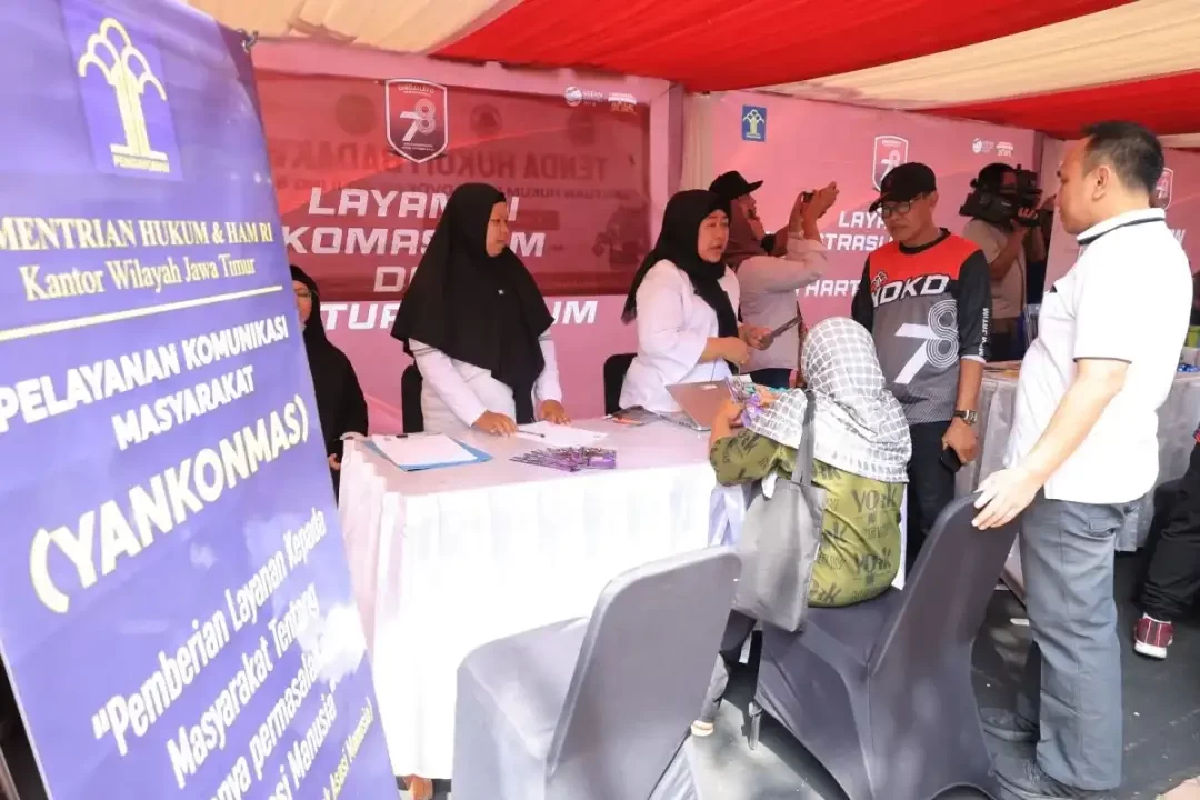 Kantor Wilayah Kementerian Hukum dan Hak Asasi Manusia (Kemenkumham) Jawa Timur siap membuka layanan paspor hingga pendaftaran merek pada gelaran Legal Expo yang berlangsung di Car Free Day di Jalan Raya Darmo, Surabaya. (Foto: Dok Humas Kemenkumham Jatim)