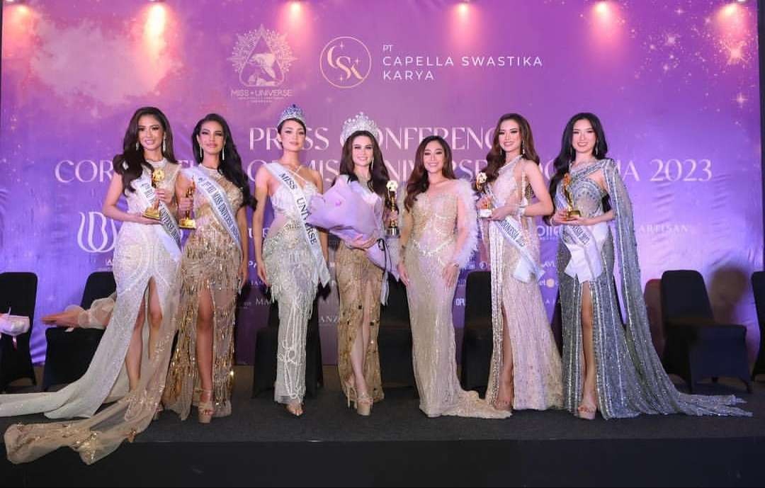 CEO Miss Universe Indonesia, Poppy Capella (tiga dari kanan) bersama juara Miss Universe Indonesia 2023. (Foto: Instagram @missuniverse_id)