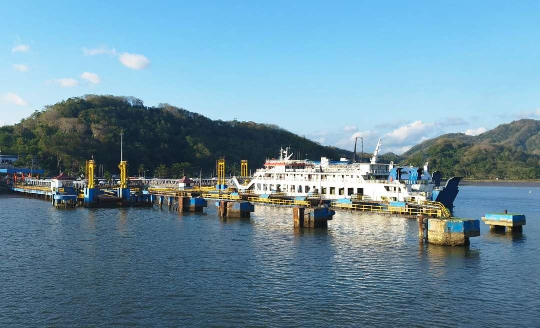 Pelabuhan Lembar, Lombok akan semakin padat dengan penambahan rute baru dari Pelabuhan Jangkar Situbondo (Foto: Muh Hujaini/Ngopibareng.id)