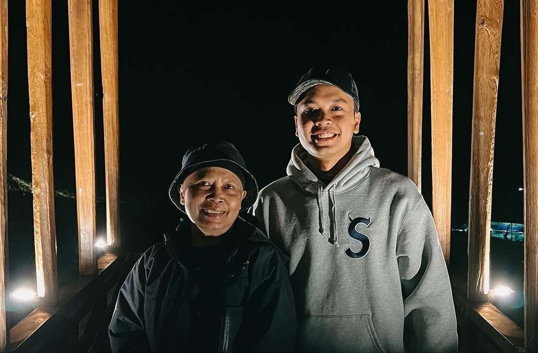 Pebulutangkis tunggal putra Indonesia, Anthony Ginting Sinisuka berduka atas meninggalnya sang ibu, Lucia Sriati, Rabu 9 Agustus 2023. (Foto: Instagram @sinisukaanthony)