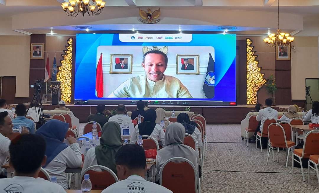 Menteri Pendidikan, Kebudayaan, Riset dan Teknologi, Nadiem Makarim saat memberikan pesan kepada mahasiswa yang ikut kampus mengajar angkatan ke 6. (Foto: Pita Sari/Ngopibareng.id)