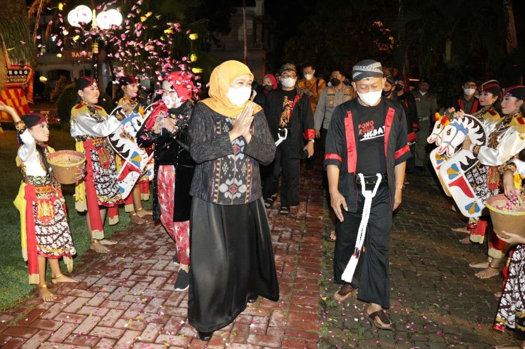 Gubernur Jawa Timur, Khofifah Indar Parawansa saat hadiri peringatan Hari Masyarakat Adat. (Foto: Istimewa)