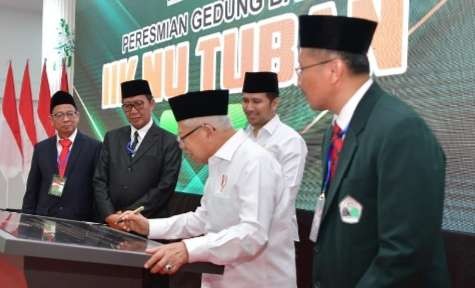 Wapres KH Maruf Amin meresmikan Gedung Kampus C Institut Ilmu Kesehatan Nahdlatul Ulama (IIKNU) Tuban. (Foto: Setwapres)