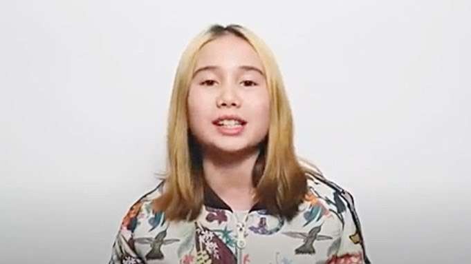 Rapper Lil Tay siaran langsung di YouTube bantah kabar kematiannya dan sang kakak. (Foto: Tangkapan layar)