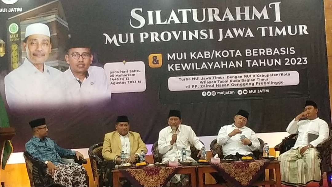 Diskusi santai MUI Jatim bersama sembilan MUI kota/kabupaten di Tapal Kuda Jatim belahan timur. (Foto: Ikhsan Mahmudi/Ngooibareng.id)