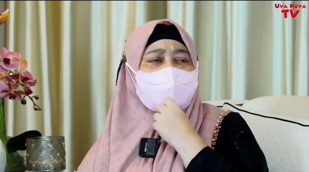 Ifana curhat di podcast Uya Kuya sebagai kekasih Bupati Gorontalo, Nelson Pamalingo. (Foto: YouTube Uya Kuya TV)