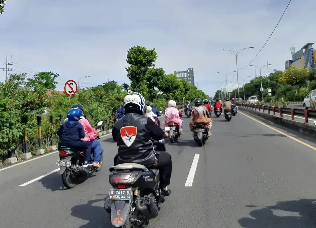 Ilustrasi kawasan Jalan A.Yani Surabaya. (Foto: Pita Sari/Ngopibareng.id)