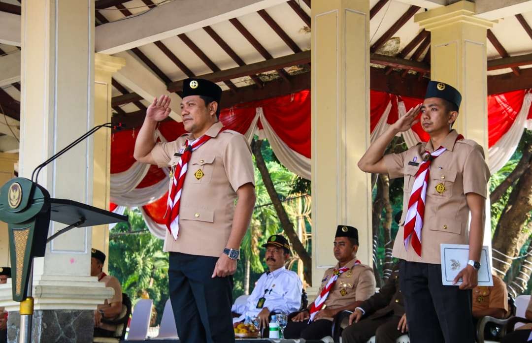 Wabup Sidoarjo saat memimpin upacara hari jadi pramuka (foto : Aini/Ngopibareng.id)