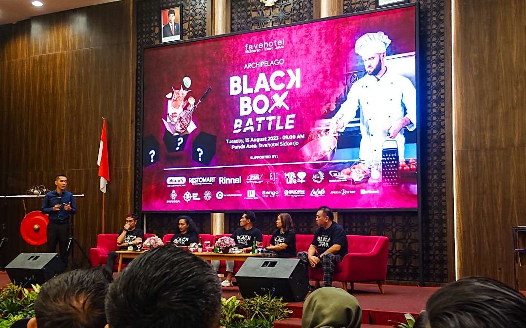 Simbolis pembukaan Archipelago Black Box Battle di Favehotel Sidoarjo (foto : Aini/Ngopibareng.id)