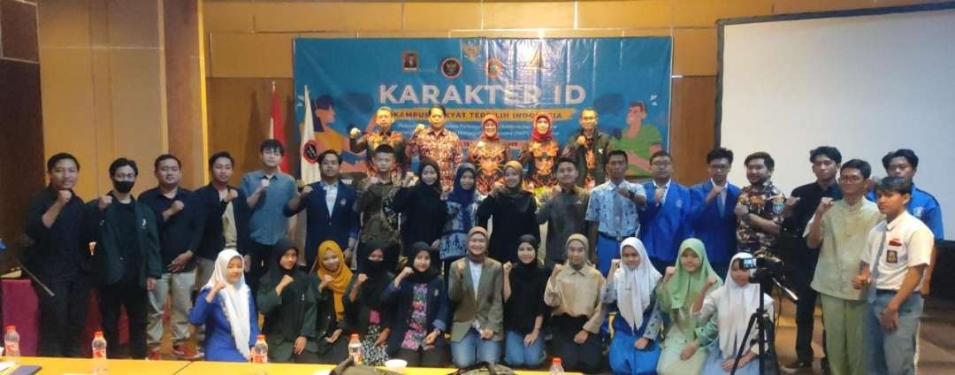 BNPT bersama Forum Koordinasi Pencegahan Terorisme (FKPT) Jawa Timur menggelar kegiatan seminar Kampus Rakyat Terpilih Indonesia ( Karakter ID) di Surabaya. 15-16 Agustus 2023. (Foto:adi/ngopi bareng.id)