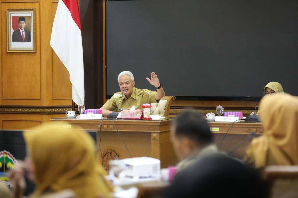 Gubernur Jawa Tengah, Ganjar Pranowo instruksikan pejabat daerah siaga distribusi air bersih di tengah krisis kemarau. (Foto: Humas Pemprov Jateng)