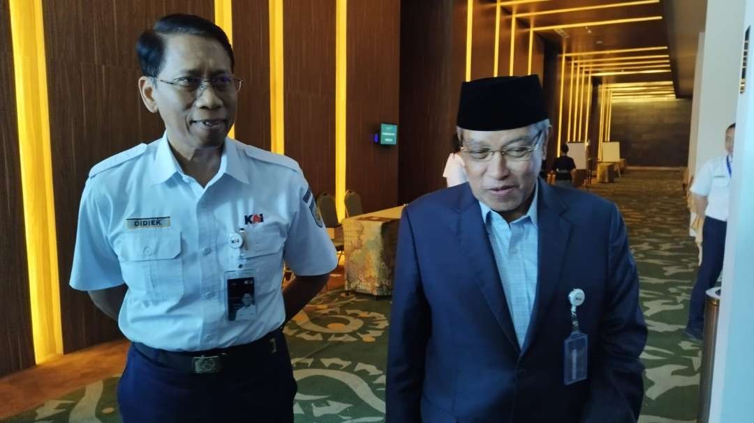 Dirut PT KAI Didiek Hartantyo bersama Komisaris Utama (Komut) PT KAI KH Said Agil Siradj. (Foto: Muh Hujaini/Ngopibareng.id)