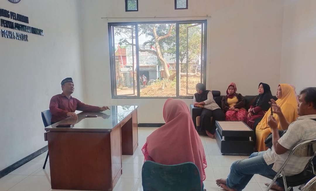 Kasatresnarkoba Polres Jember AKP Sugeng Iryanto saat memberikan sosialisasi terkait ruang konsultasi pelayanan penyalahguna narkoba (Foto: Dok Satrenarkoba Polres Jember)