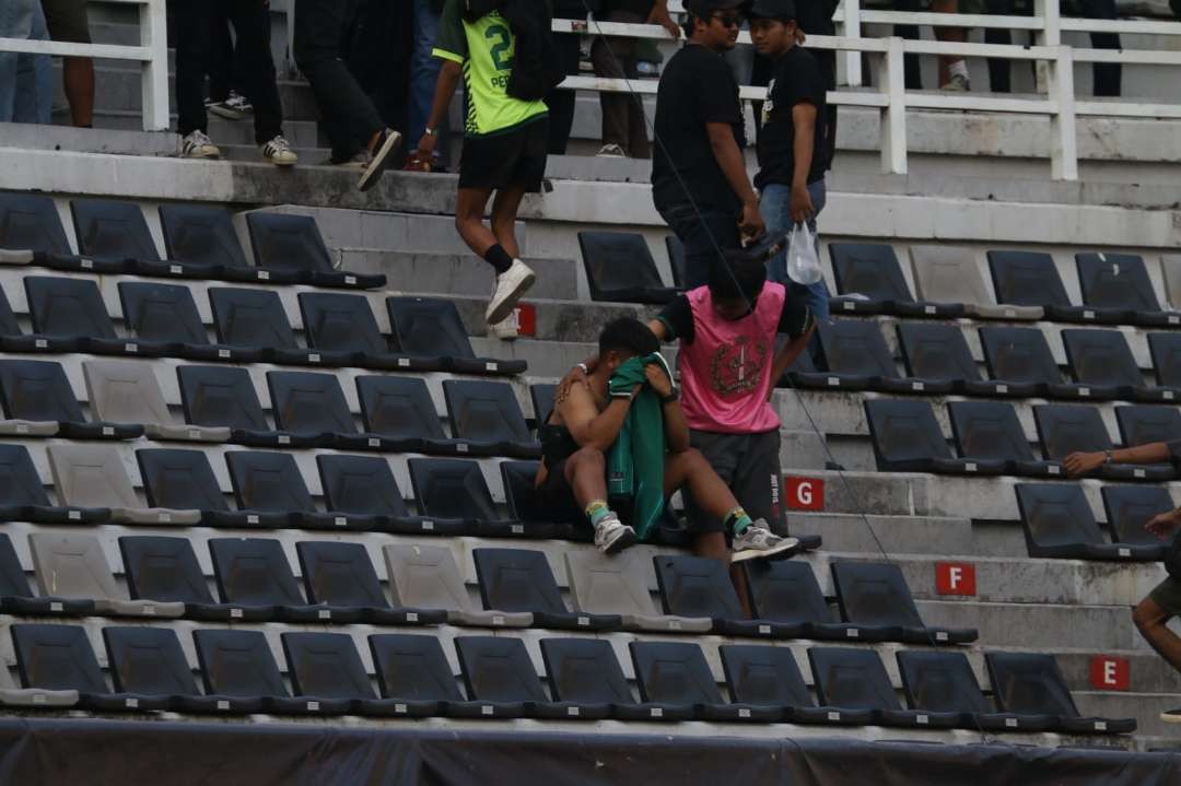 Suasana tribun saat Persebaya menjamu tamunya Persita Tangerang di Stadion Gelora Bung Tomo, Sabtu 12 Agustus 2023. (Foto: Fariz Yarbo/Ngopibareng.id)