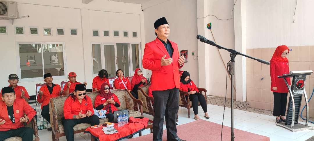 DPC PDI-Perjuangan Kabupaten Kediri menggelar upacara peringatan HUT ke-78 RI. (Foto: Fendi Lesmana/ngopibareng.id)